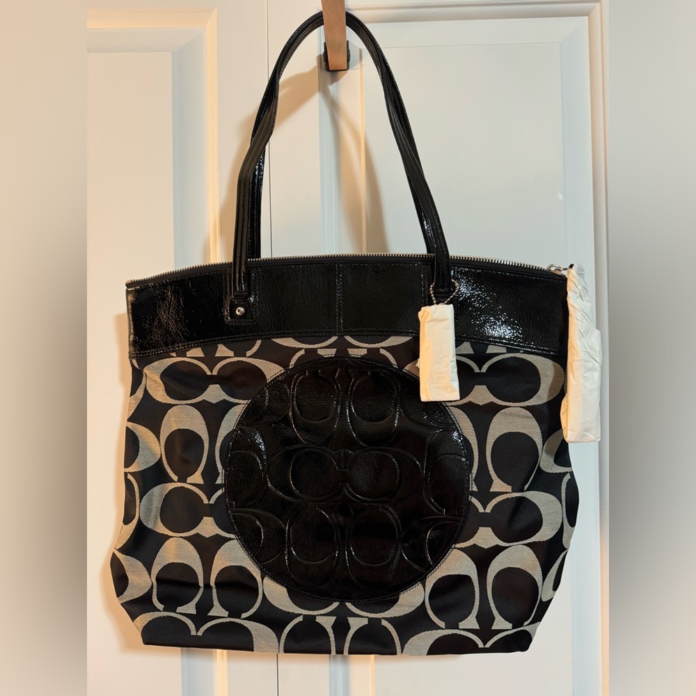 NWT Coach Laura Signature Tote